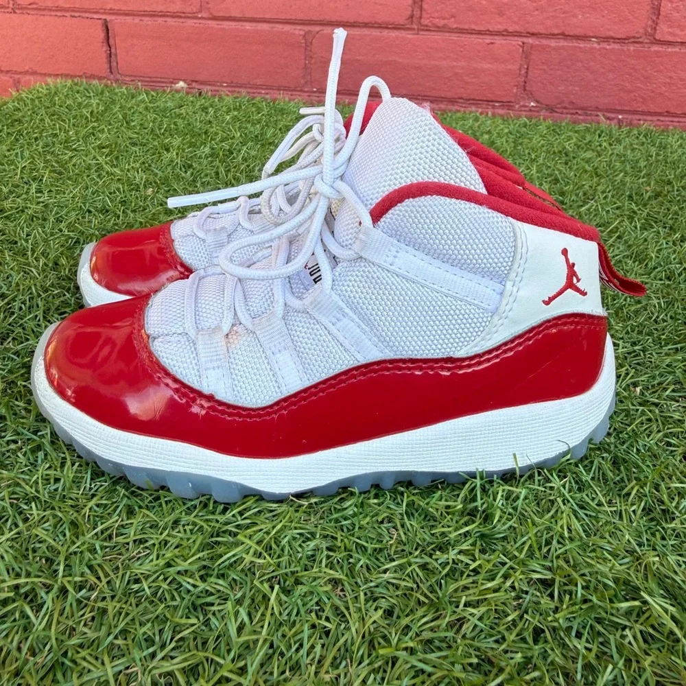 Jordan 11 Retro Cherry 2022 White Varsity Red‎ Kids Sneakers 10C 378040-116